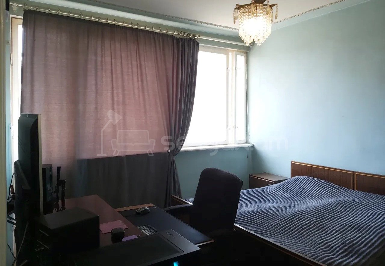 3 Սենյականոց Բնակարան Քարե Շենքում, 73քմ, 2/5 հարկ, Նորմալ Վիճակում