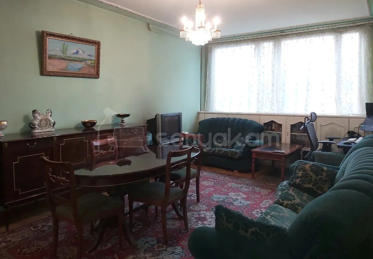 3 Սենյականոց Բնակարան Քարե Շենքում, 73քմ, 2/5 հարկ, Նորմալ Վիճակում