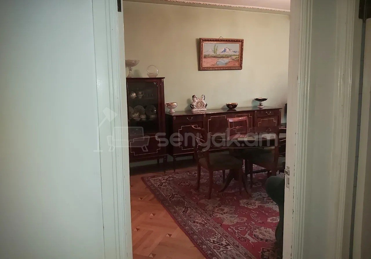 3 Սենյականոց Բնակարան Քարե Շենքում, 73քմ, 2/5 հարկ, Նորմալ Վիճակում