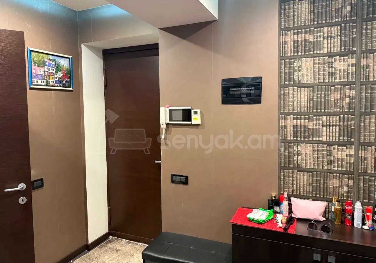 3 Սենյականոց Բնակարան Քարե Շենքում, 78քմ, 5/5 հարկ, Կապիտալ Վերանորոգված