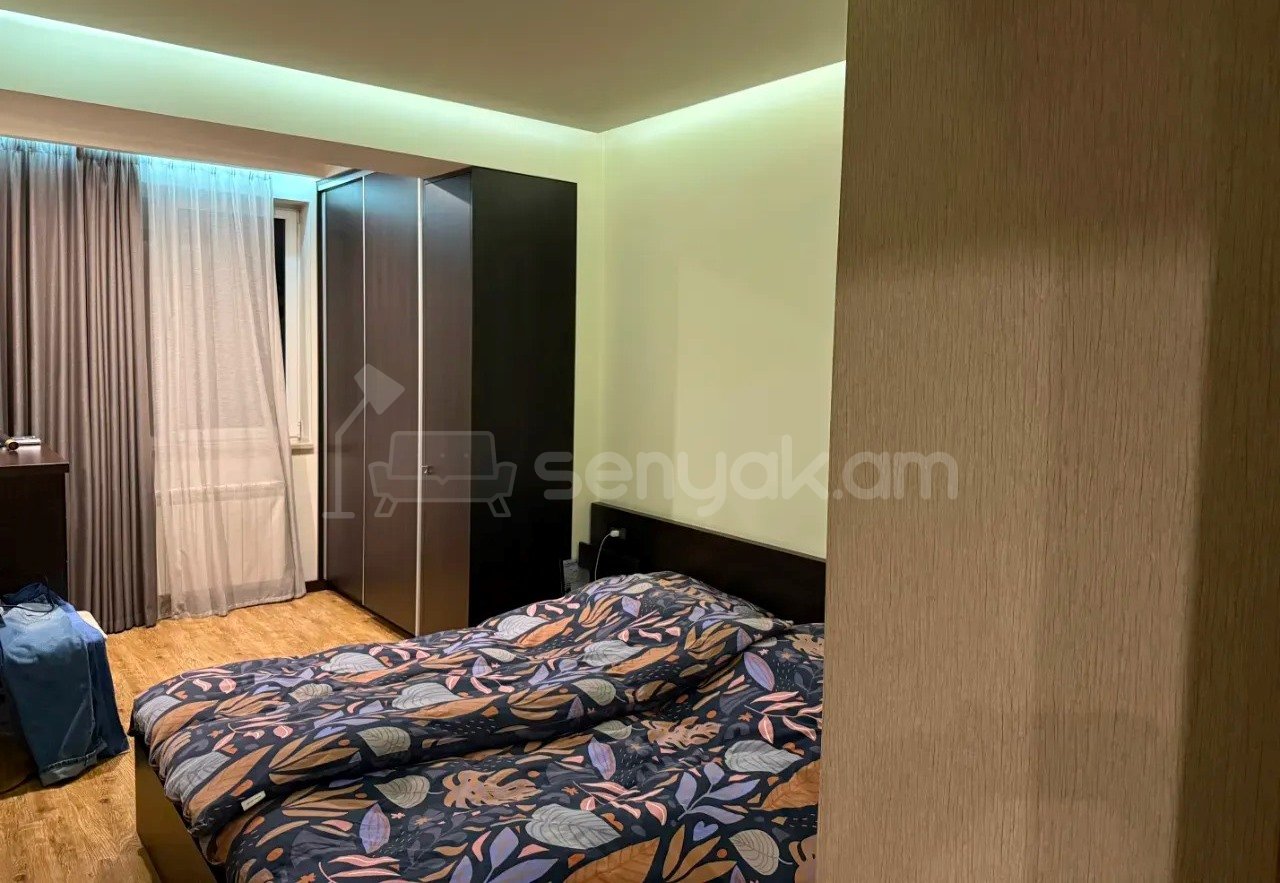 3 Սենյականոց Բնակարան Քարե Շենքում, 78քմ, 5/5 հարկ, Կապիտալ Վերանորոգված