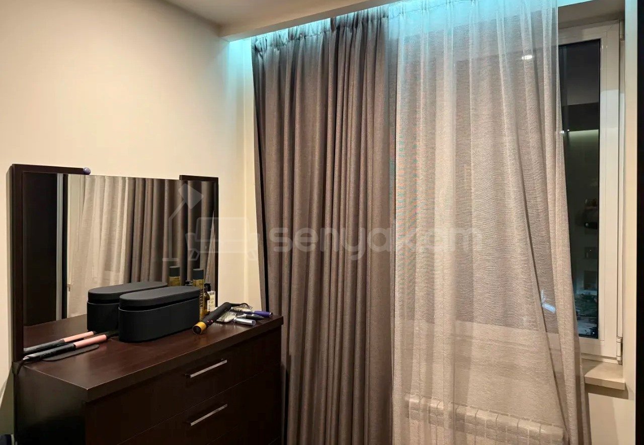 3 Սենյականոց Բնակարան Քարե Շենքում, 78քմ, 5/5 հարկ, Կապիտալ Վերանորոգված