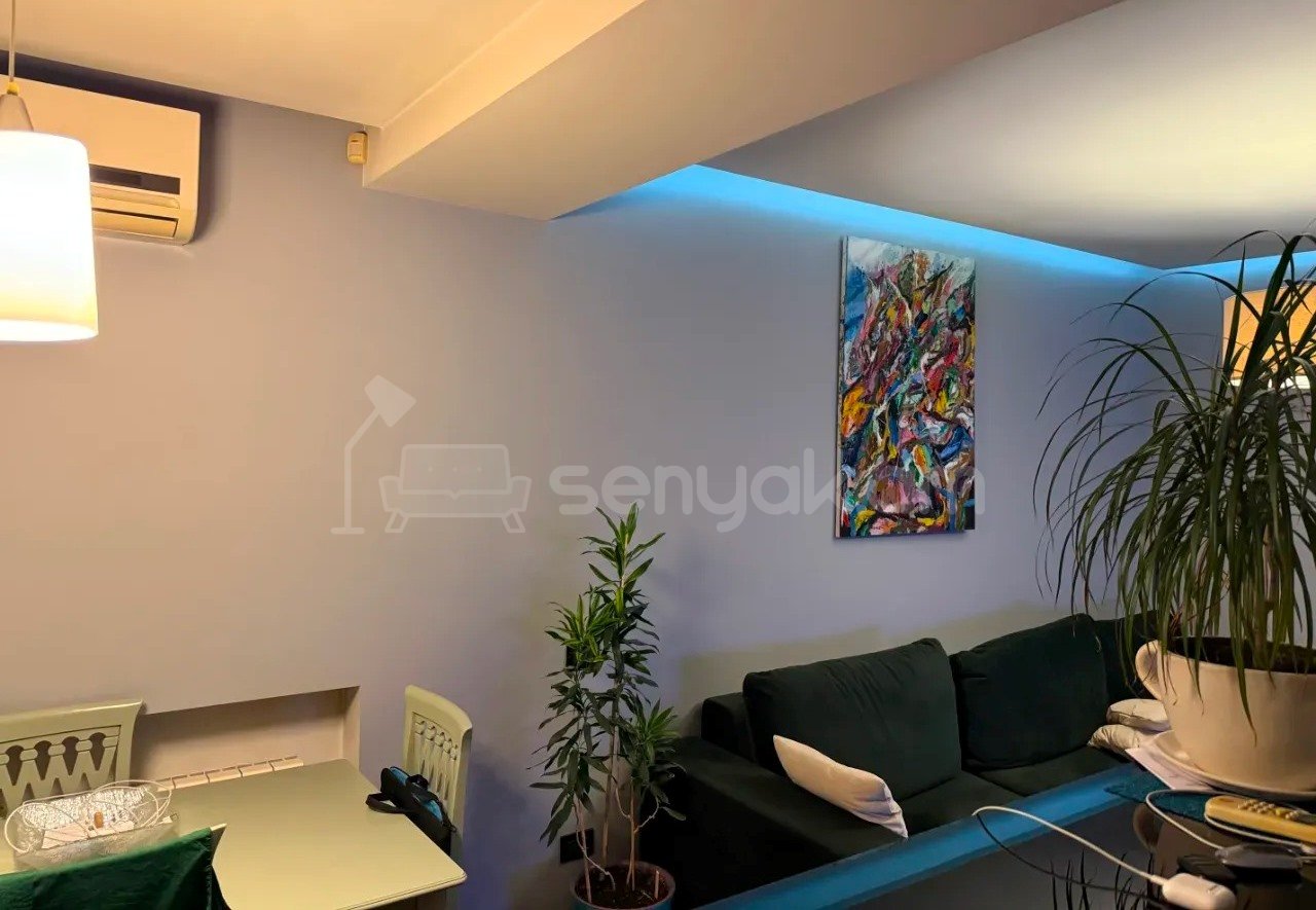 3 Սենյականոց Բնակարան Քարե Շենքում, 78քմ, 5/5 հարկ, Կապիտալ Վերանորոգված