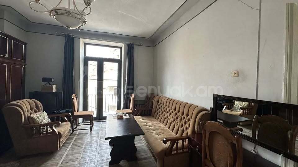 1 Սենյականոց Բնակարան Քարե Շենքում, 36քմ, 4/4 հարկ, Նորմալ Վիճակում