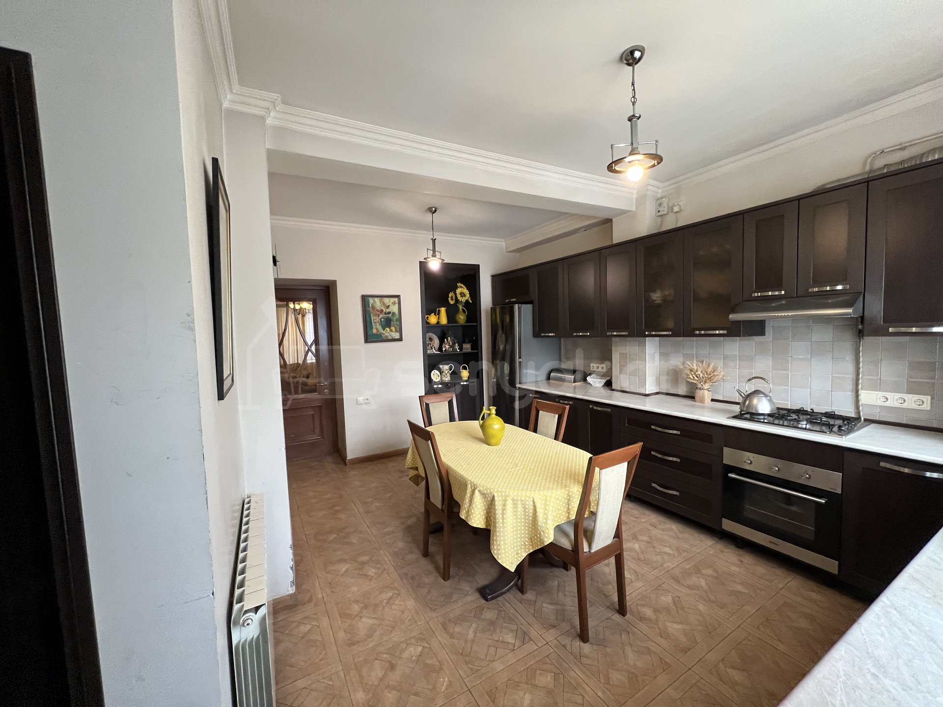 4 Սենյականոց Սեփական Տուն, 140քմ, Նորմալ Վիճակում, Ավտոտնակով