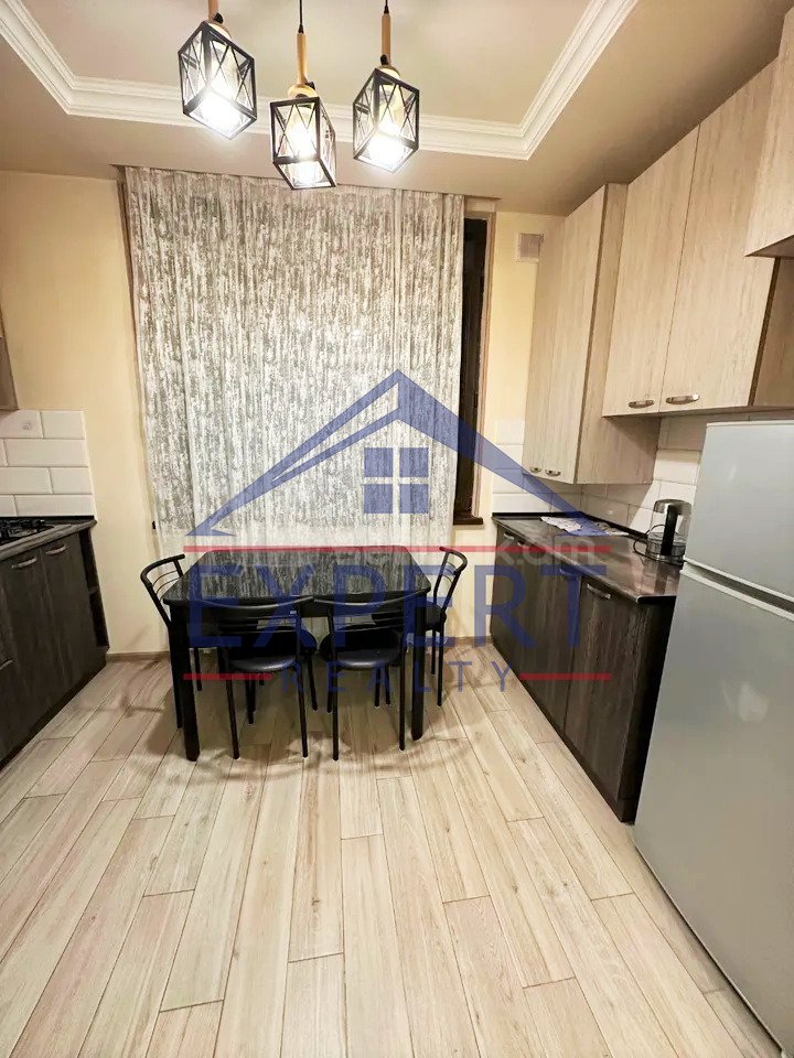 3 Սենյականոց Բնակարան Քարե Շենքում, 73քմ, 4/5 հարկ, Կապիտալ Վերանորոգված, Կահավորված