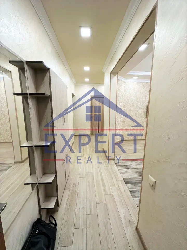 3 Սենյականոց Բնակարան Քարե Շենքում, 73քմ, 4/5 հարկ, Կապիտալ Վերանորոգված, Կահավորված