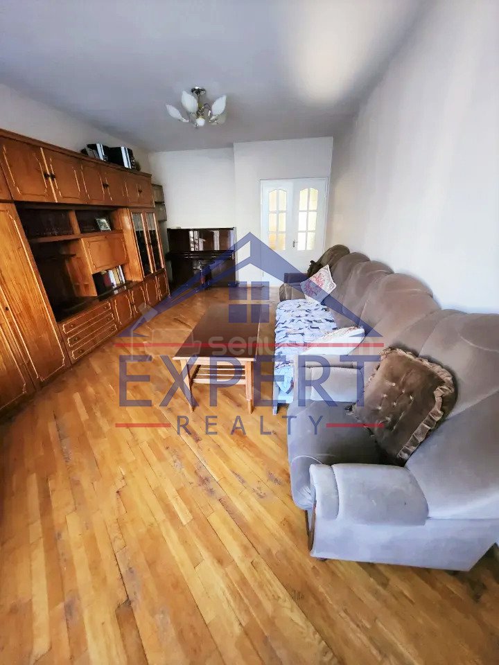 3 Սենյականոց Բնակարան Քարե Շենքում, 82քմ, 2/5 հարկ, Նորմալ Վիճակում, Կահավորված, Արևկող