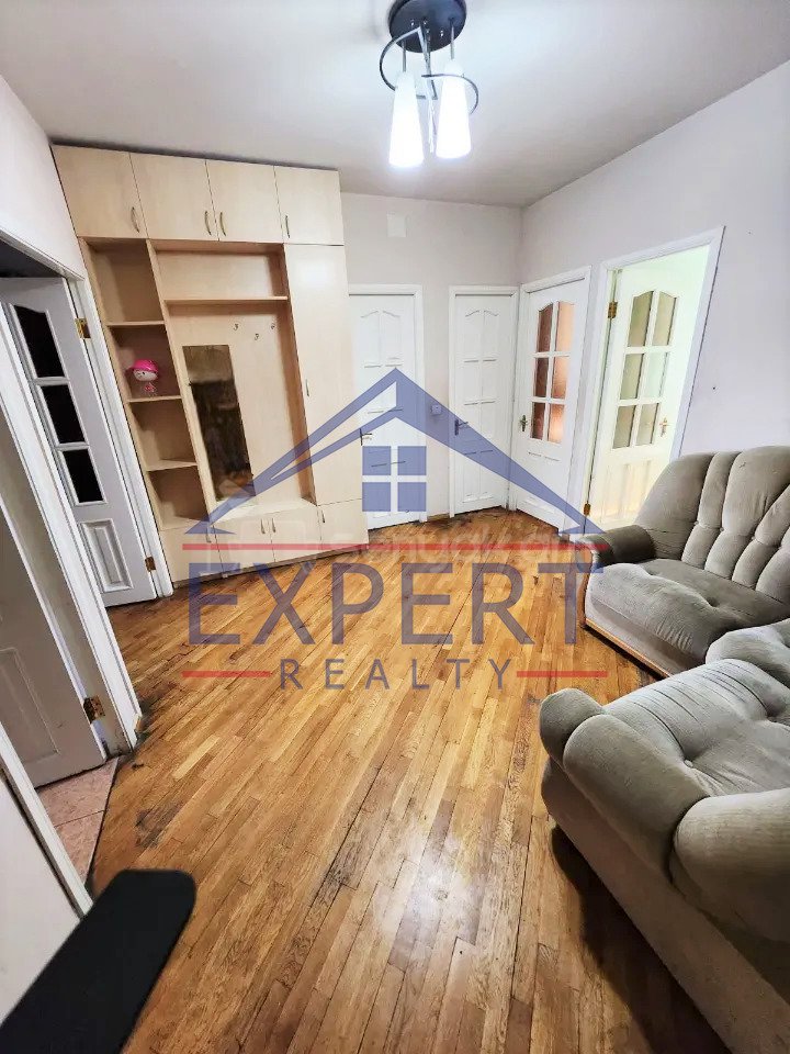 3 Սենյականոց Բնակարան Քարե Շենքում, 82քմ, 2/5 հարկ, Նորմալ Վիճակում, Կահավորված, Արևկող