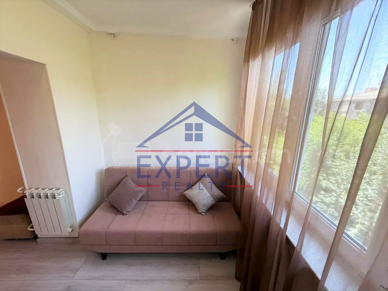 3 Սենյականոց Բնակարան Քարե Շենքում, 60քմ, 4/5 հարկ, Կապիտալ Վերանորոգված, Կահավորված