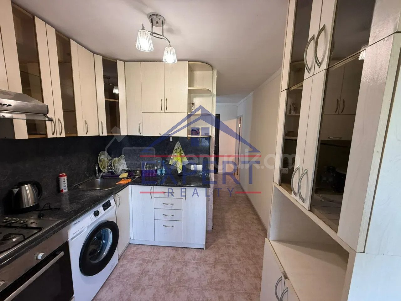 3 Սենյականոց Բնակարան Քարե Շենքում, 60քմ, 4/5 հարկ, Կապիտալ Վերանորոգված, Կահավորված