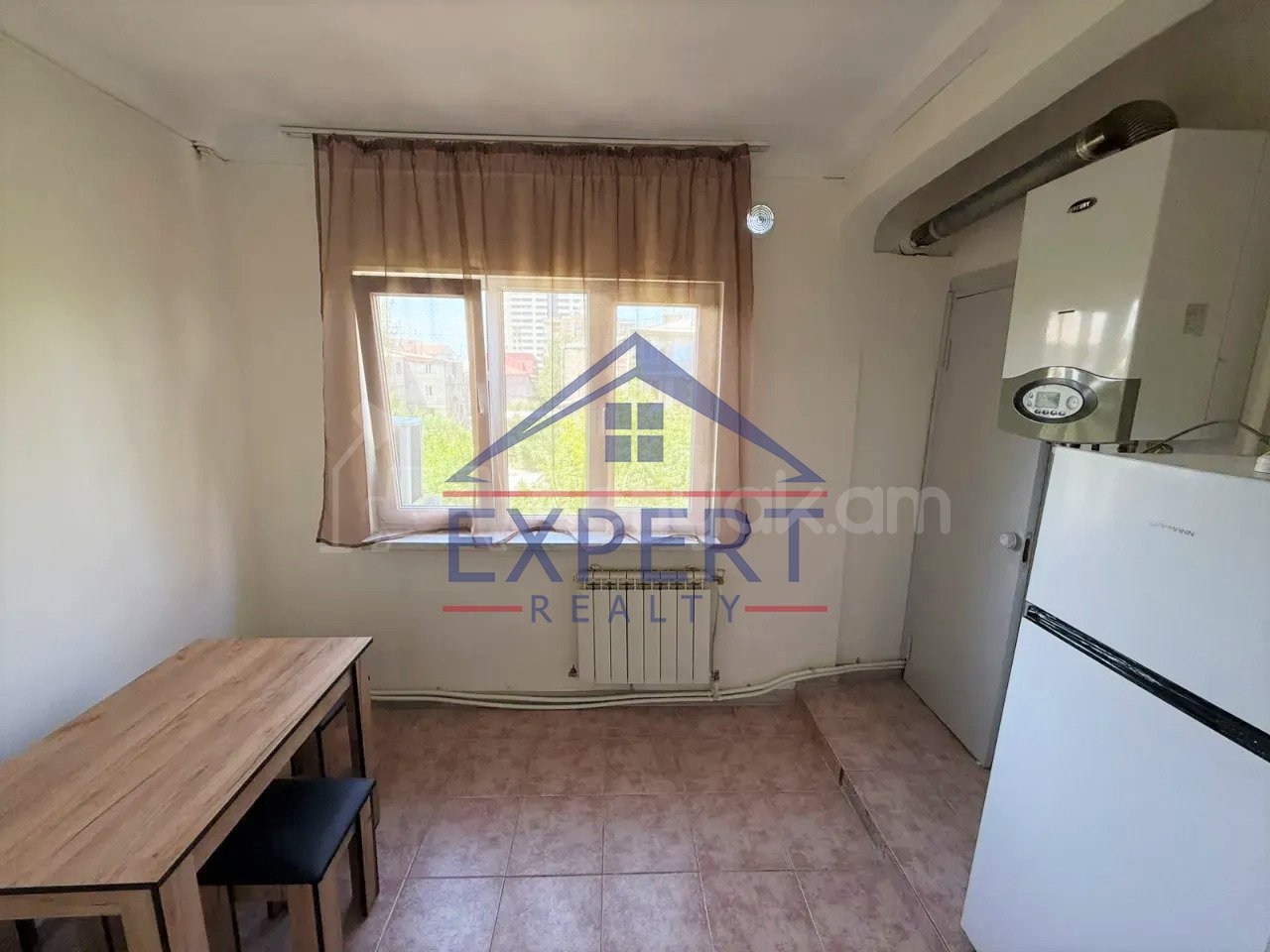 3 Սենյականոց Բնակարան Քարե Շենքում, 60քմ, 4/5 հարկ, Կապիտալ Վերանորոգված, Կահավորված