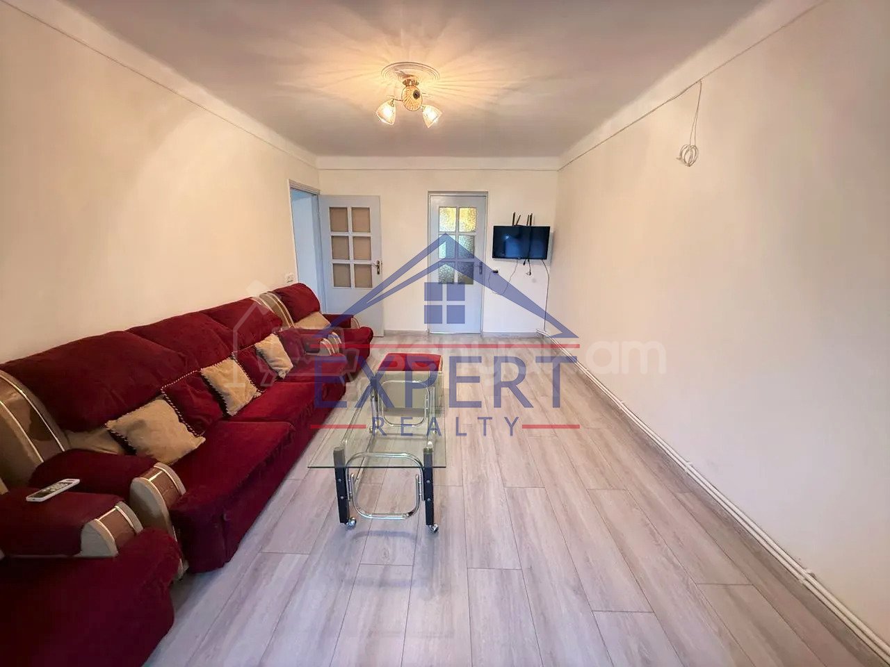 3 Սենյականոց Բնակարան Քարե Շենքում, 60քմ, 4/5 հարկ, Կապիտալ Վերանորոգված, Կահավորված