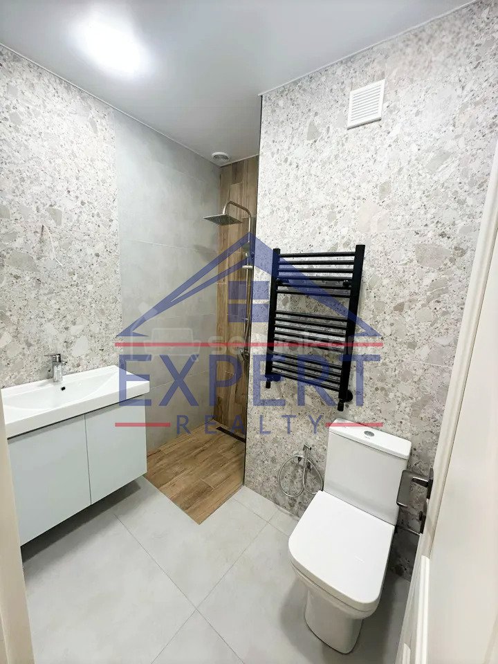 3 Սենյականոց Բնակարան Քարե Շենքում, 83քմ, 5/5 հարկ, Կապիտալ Վերանորոգված, Մասամբ Կահավորված