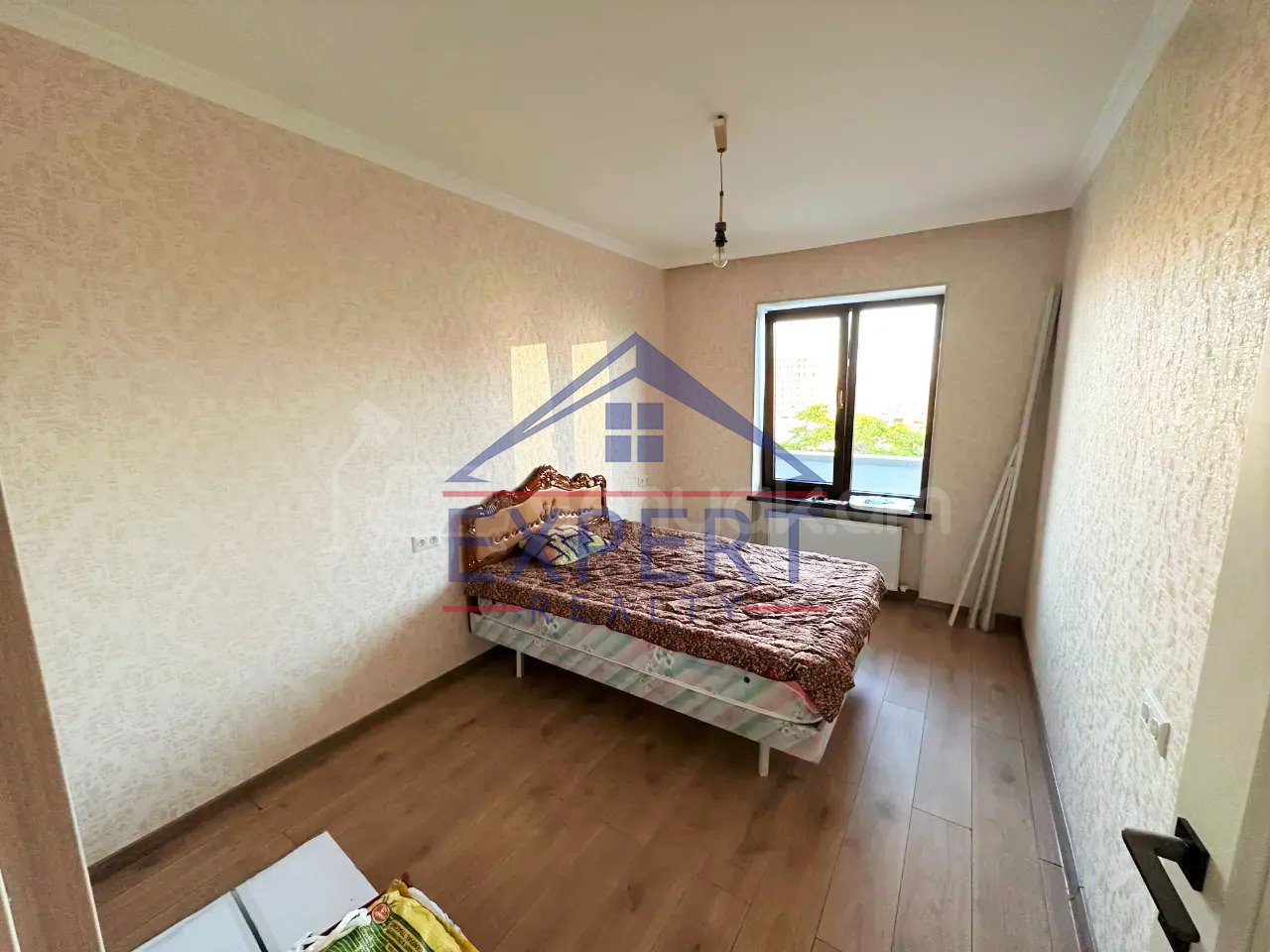 3 Սենյականոց Բնակարան Քարե Շենքում, 83քմ, 5/5 հարկ, Կապիտալ Վերանորոգված, Մասամբ Կահավորված