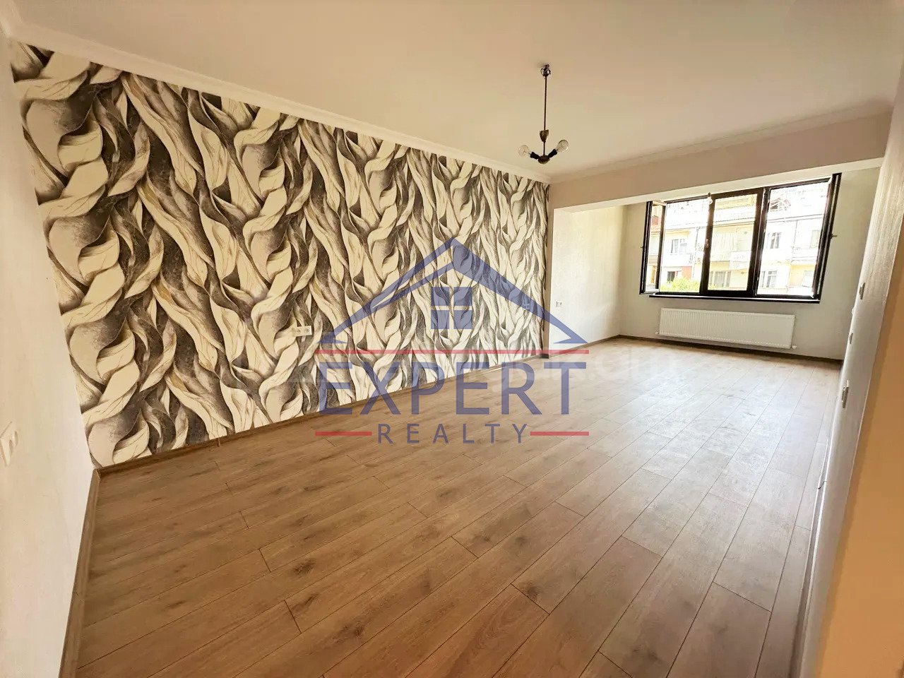 3 Սենյականոց Բնակարան Քարե Շենքում, 83քմ, 5/5 հարկ, Կապիտալ Վերանորոգված, Մասամբ Կահավորված