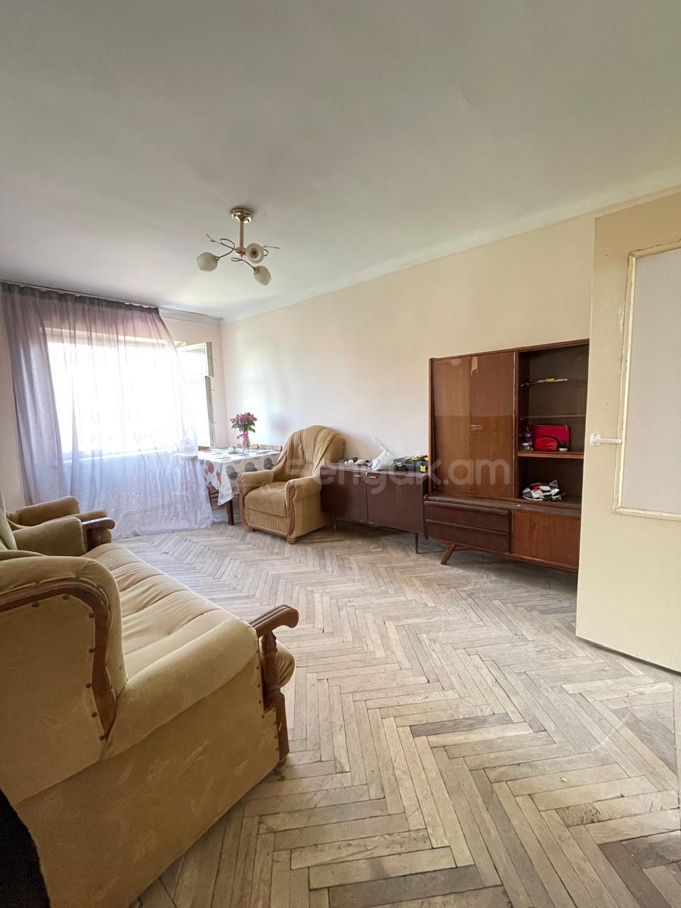 3 Սենյականոց Բնակարան Քարե Շենքում, 53քմ, 4/4 հարկ, Կոսմետիկ Վերանորոգված