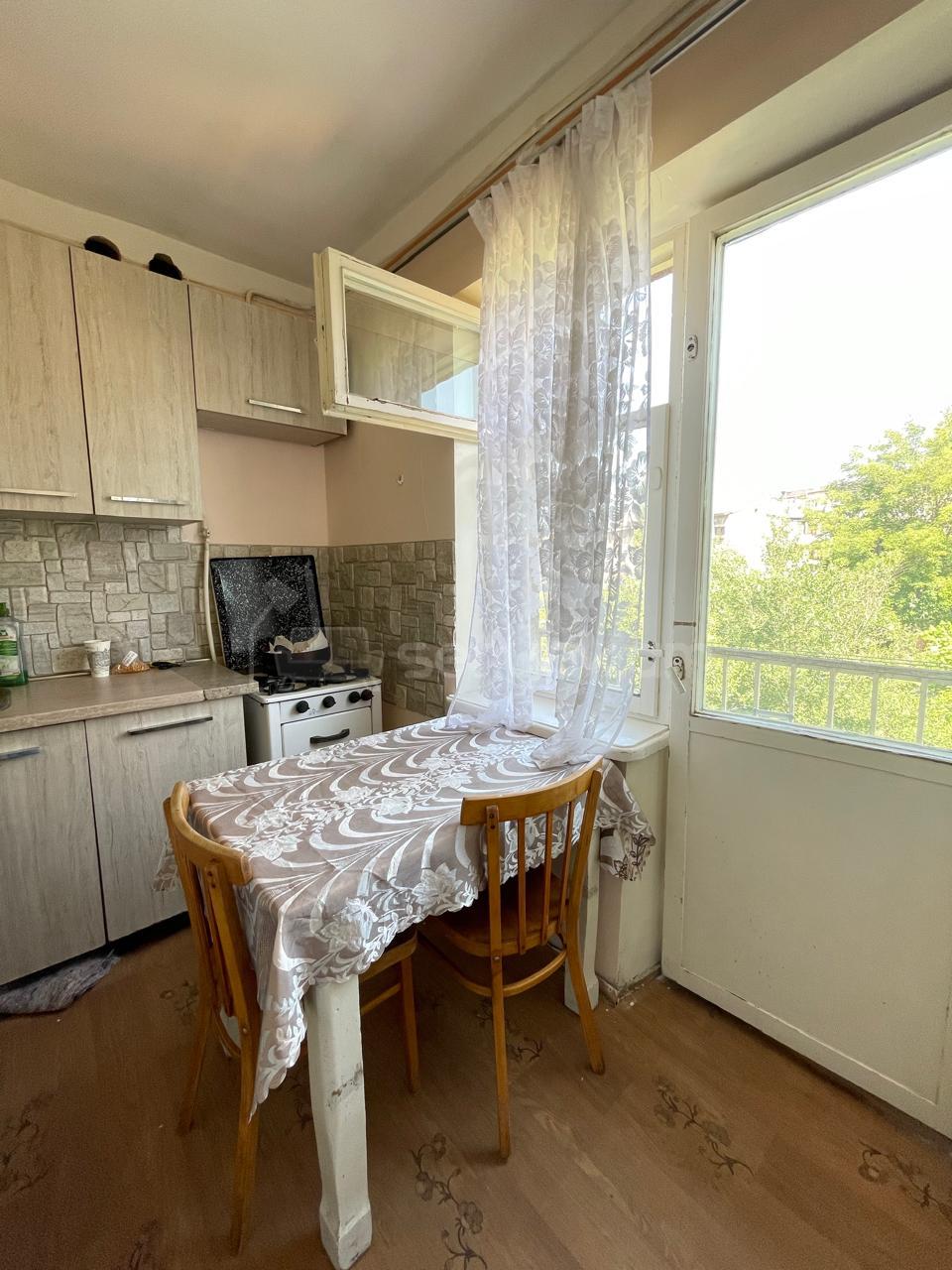 3 Սենյականոց Բնակարան Քարե Շենքում, 53քմ, 4/4 հարկ, Կոսմետիկ Վերանորոգված