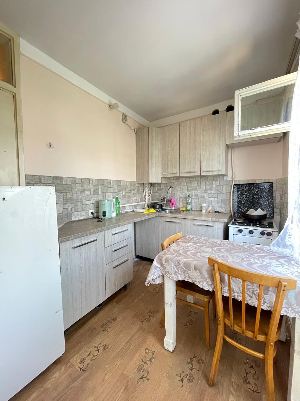 3 Սենյականոց Բնակարան Քարե Շենքում, 53քմ, 4/4 հարկ, Կոսմետիկ Վերանորոգված