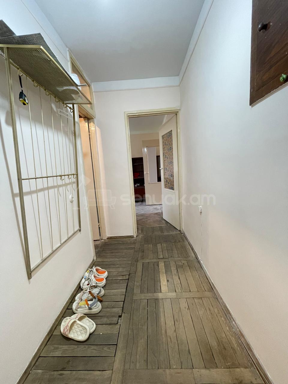 3 Սենյականոց Բնակարան Քարե Շենքում, 53քմ, 4/4 հարկ, Կոսմետիկ Վերանորոգված