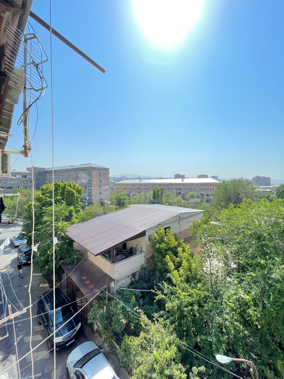 3 Սենյականոց Բնակարան Քարե Շենքում, 53քմ, 4/4 հարկ, Կոսմետիկ Վերանորոգված