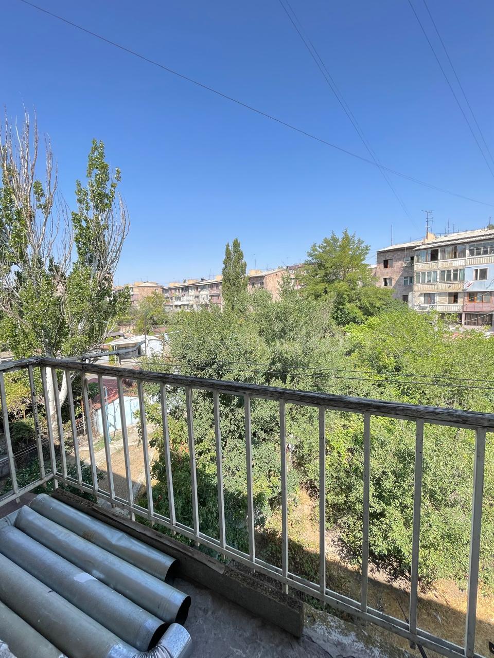 3 Սենյականոց Բնակարան Քարե Շենքում, 53քմ, 4/4 հարկ, Կոսմետիկ Վերանորոգված