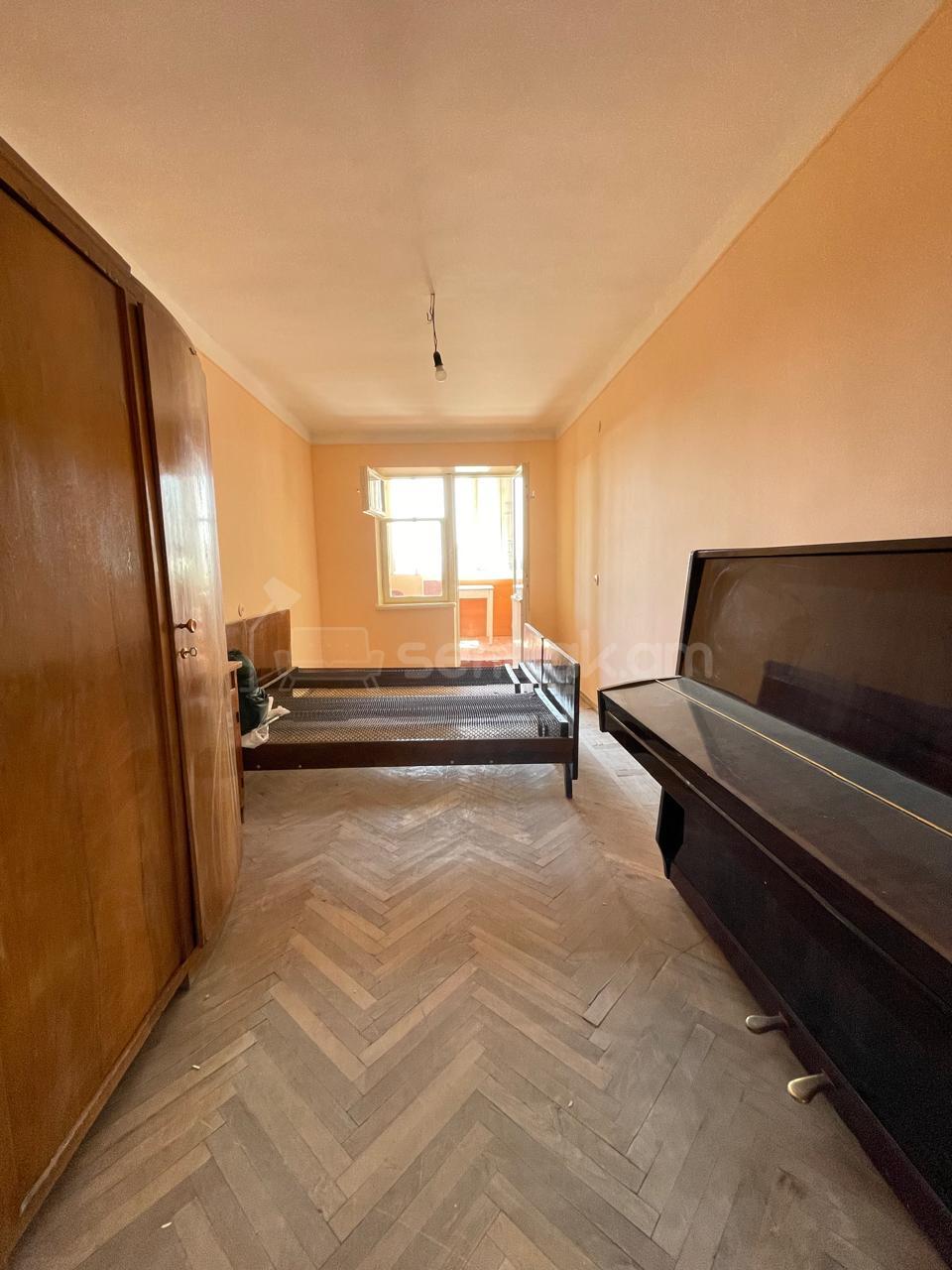 3 Սենյականոց Բնակարան Քարե Շենքում, 53քմ, 4/4 հարկ, Կոսմետիկ Վերանորոգված