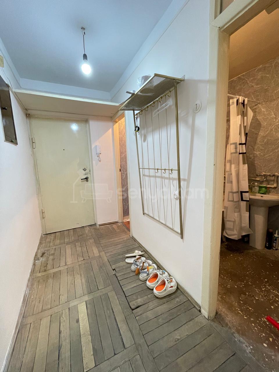 3 Սենյականոց Բնակարան Քարե Շենքում, 53քմ, 4/4 հարկ, Կոսմետիկ Վերանորոգված