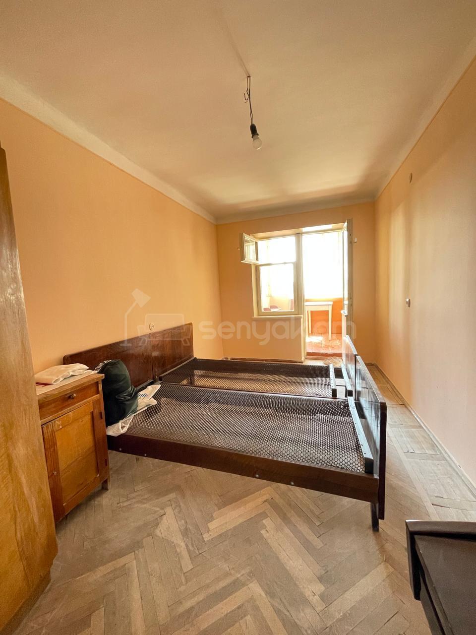 3 Սենյականոց Բնակարան Քարե Շենքում, 53քմ, 4/4 հարկ, Կոսմետիկ Վերանորոգված