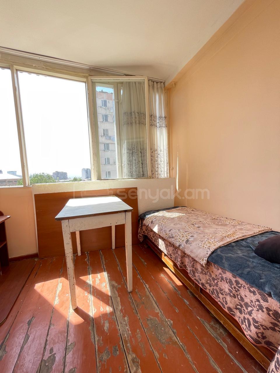 3 Սենյականոց Բնակարան Քարե Շենքում, 53քմ, 4/4 հարկ, Կոսմետիկ Վերանորոգված