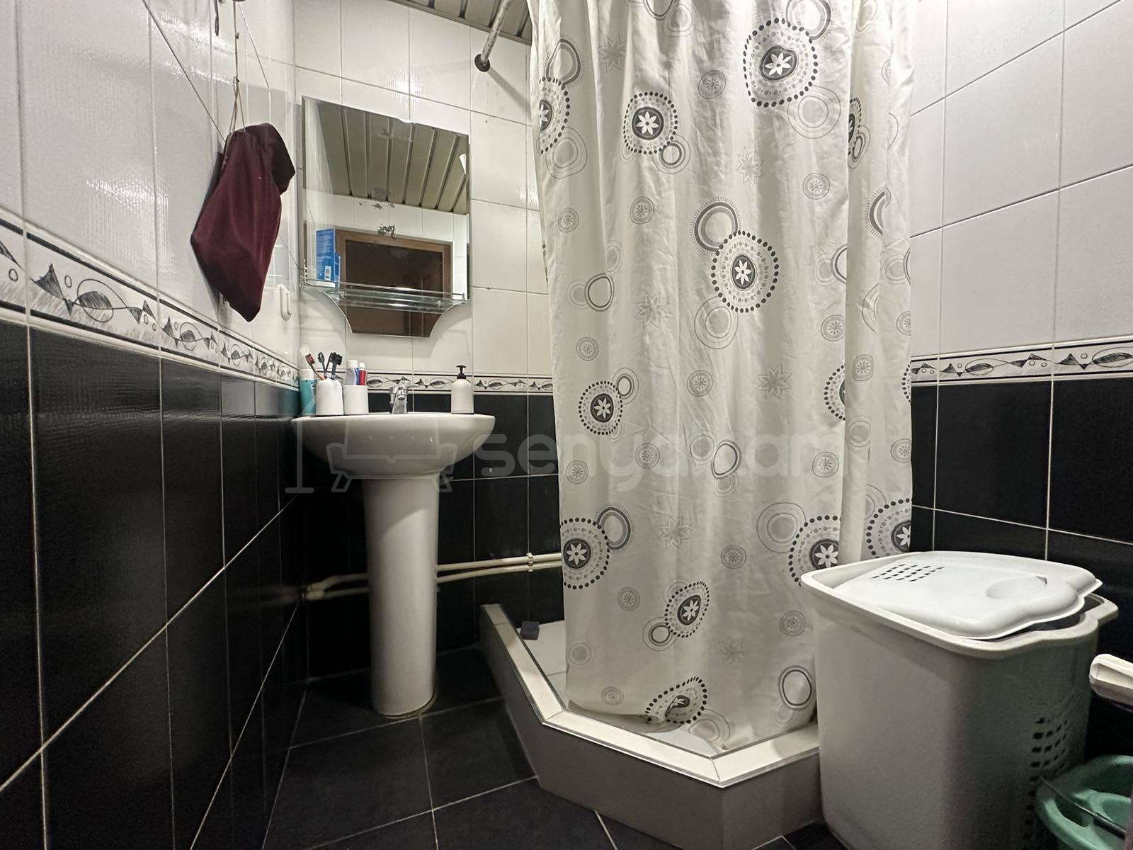 3 Սենյականոց Բնակարան Քարե Շենքում, 72քմ, 4/5 հարկ, Կապիտալ Վերանորոգված