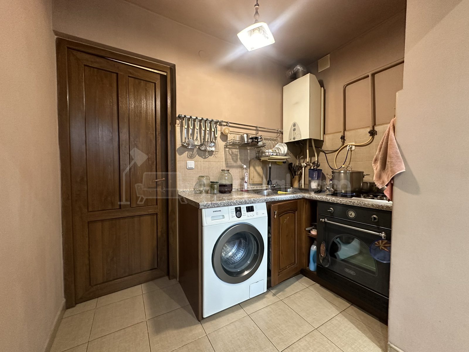 3 Սենյականոց Բնակարան Քարե Շենքում, 72քմ, 4/5 հարկ, Կապիտալ Վերանորոգված