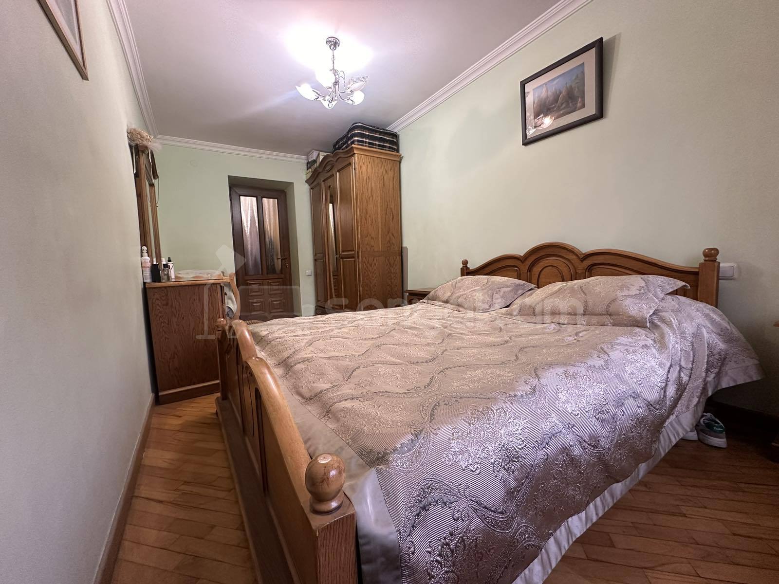 3 Սենյականոց Բնակարան Քարե Շենքում, 72քմ, 4/5 հարկ, Կապիտալ Վերանորոգված