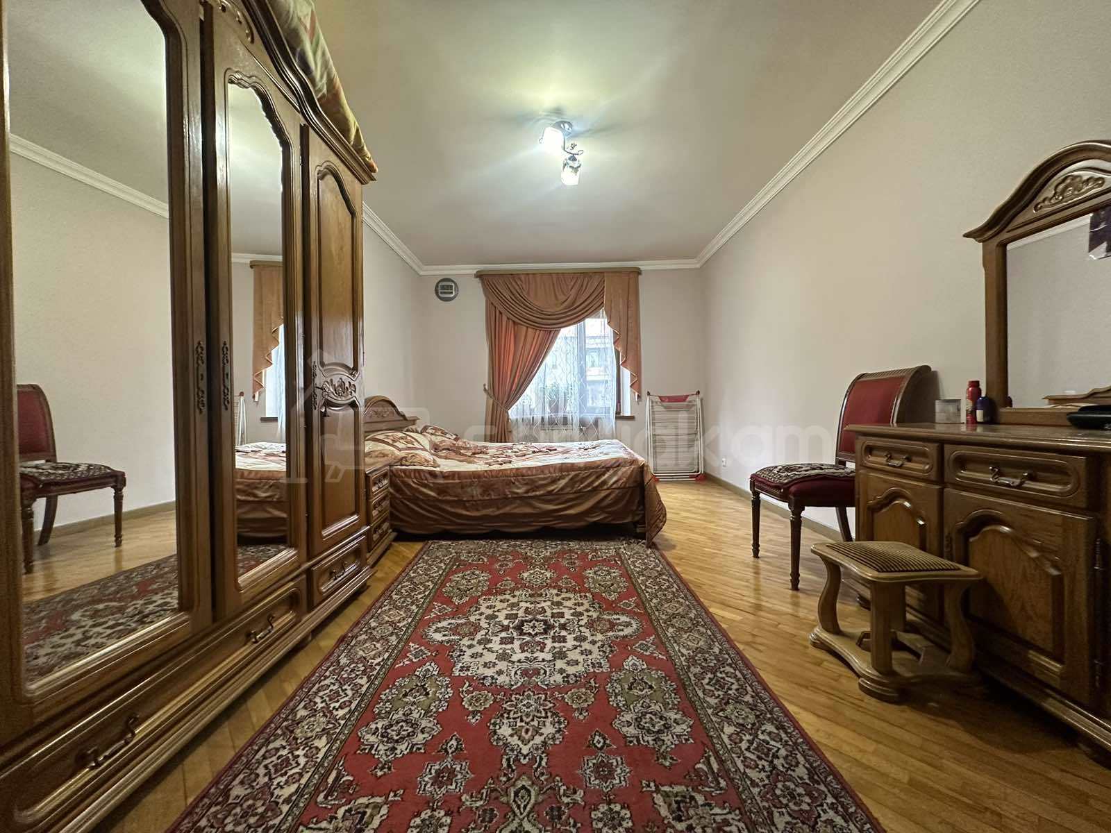 3 Սենյականոց Բնակարան Քարե Շենքում, 72քմ, 4/5 հարկ, Կապիտալ Վերանորոգված