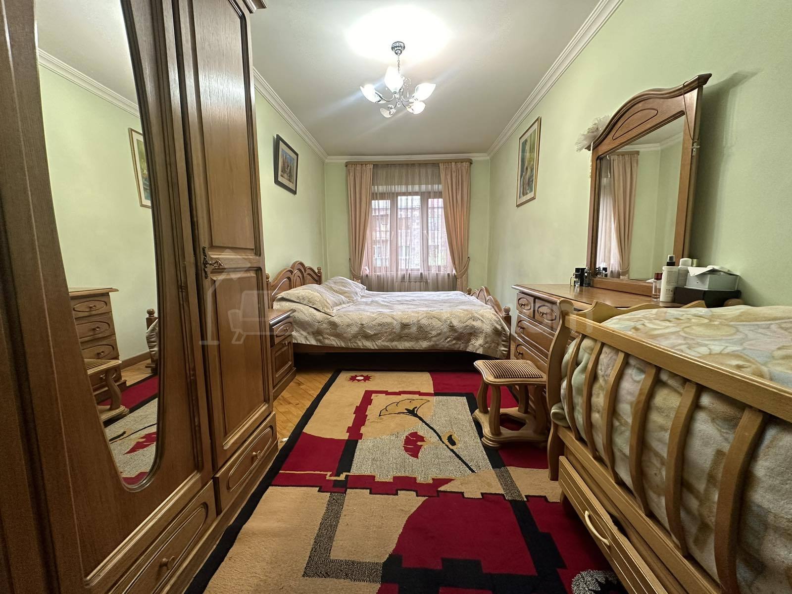 3 Սենյականոց Բնակարան Քարե Շենքում, 72քմ, 4/5 հարկ, Կապիտալ Վերանորոգված