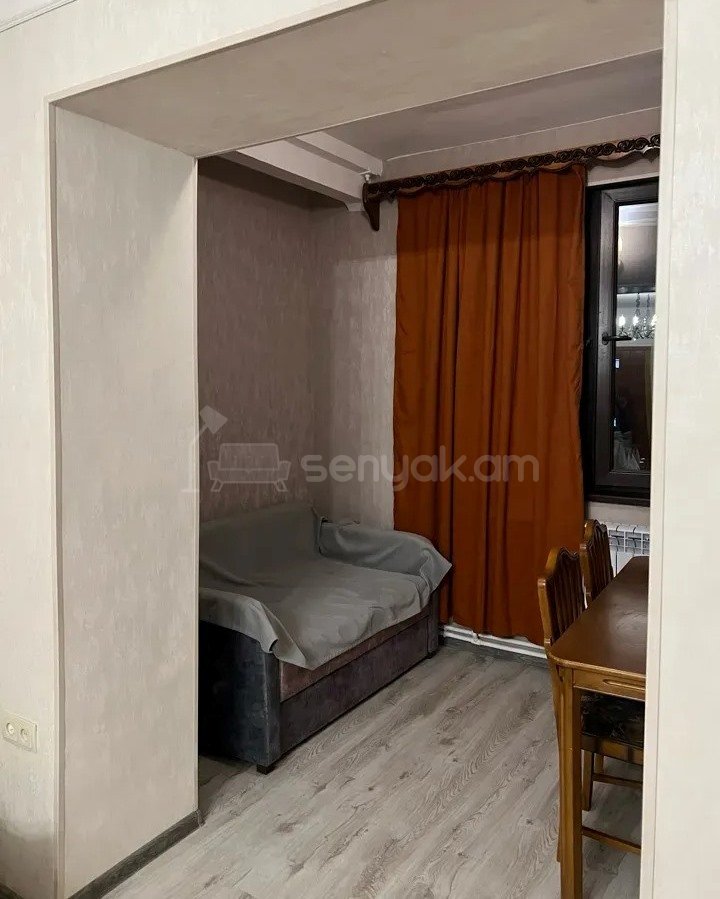 3 Սենյականոց Բնակարան Քարե Շենքում, 72քմ, 3/5 հարկ, Կապիտալ Վերանորոգված