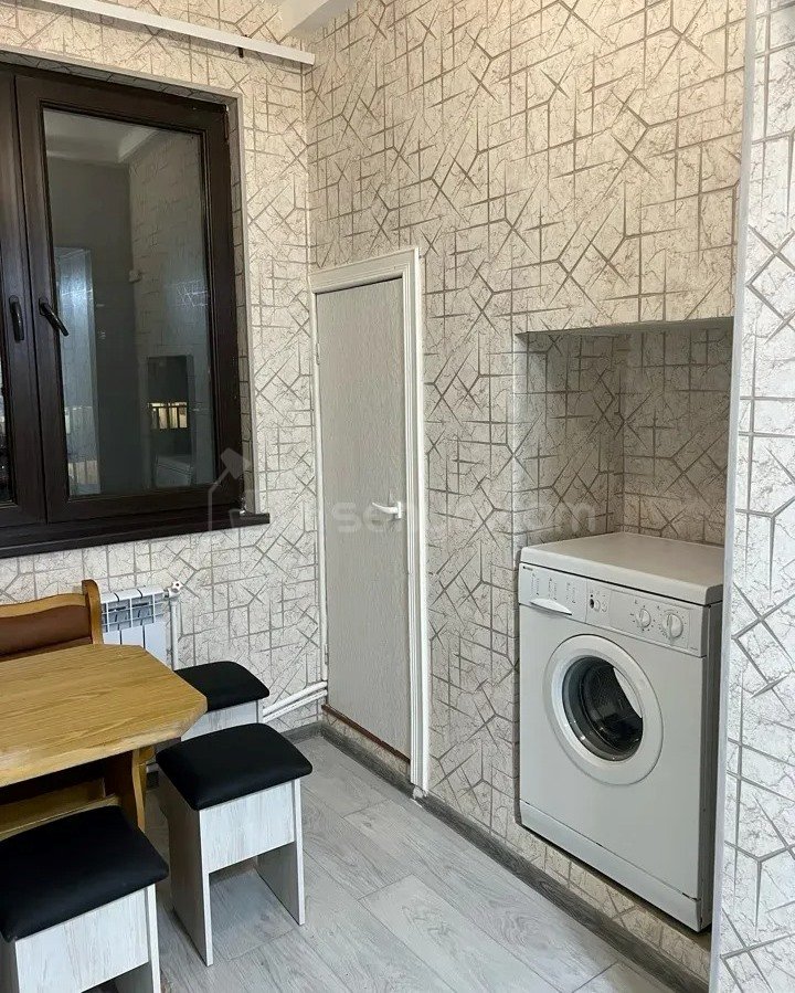 3 Սենյականոց Բնակարան Քարե Շենքում, 72քմ, 3/5 հարկ, Կապիտալ Վերանորոգված