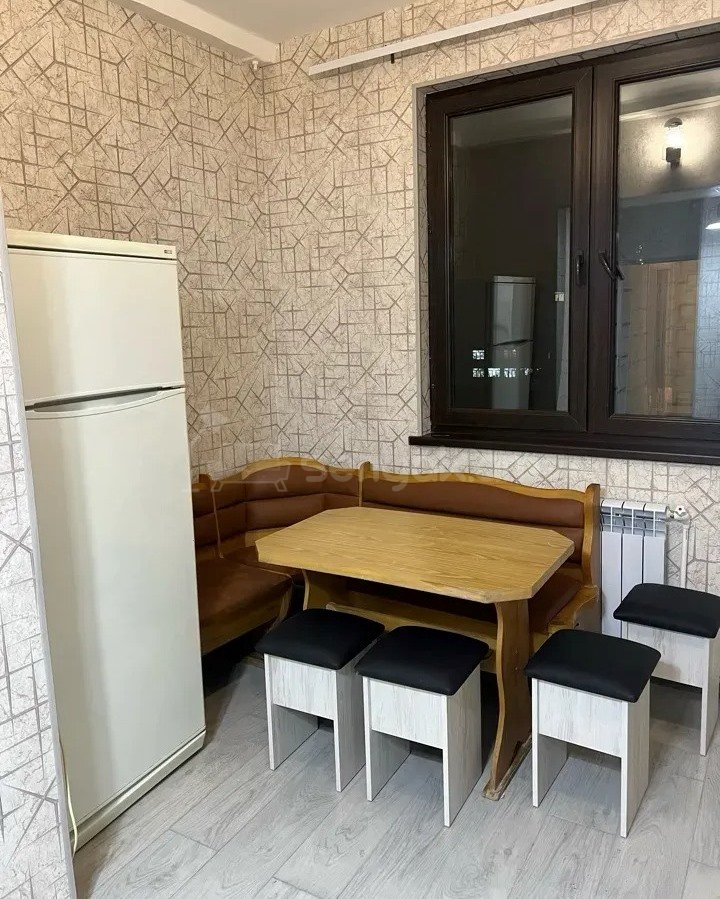 3 Սենյականոց Բնակարան Քարե Շենքում, 72քմ, 3/5 հարկ, Կապիտալ Վերանորոգված