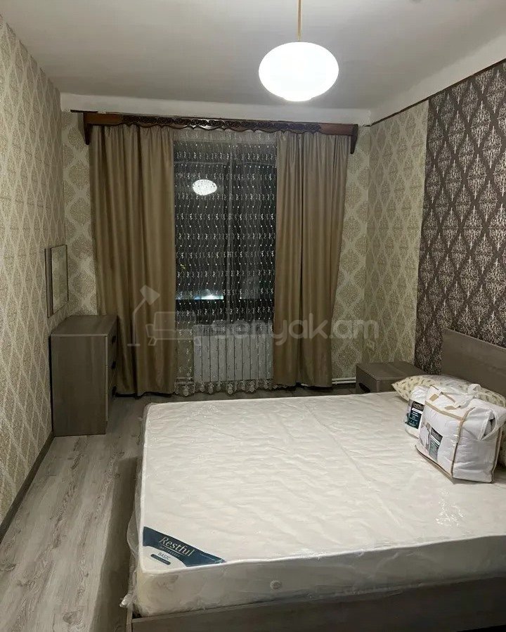 3 Սենյականոց Բնակարան Քարե Շենքում, 72քմ, 3/5 հարկ, Կապիտալ Վերանորոգված