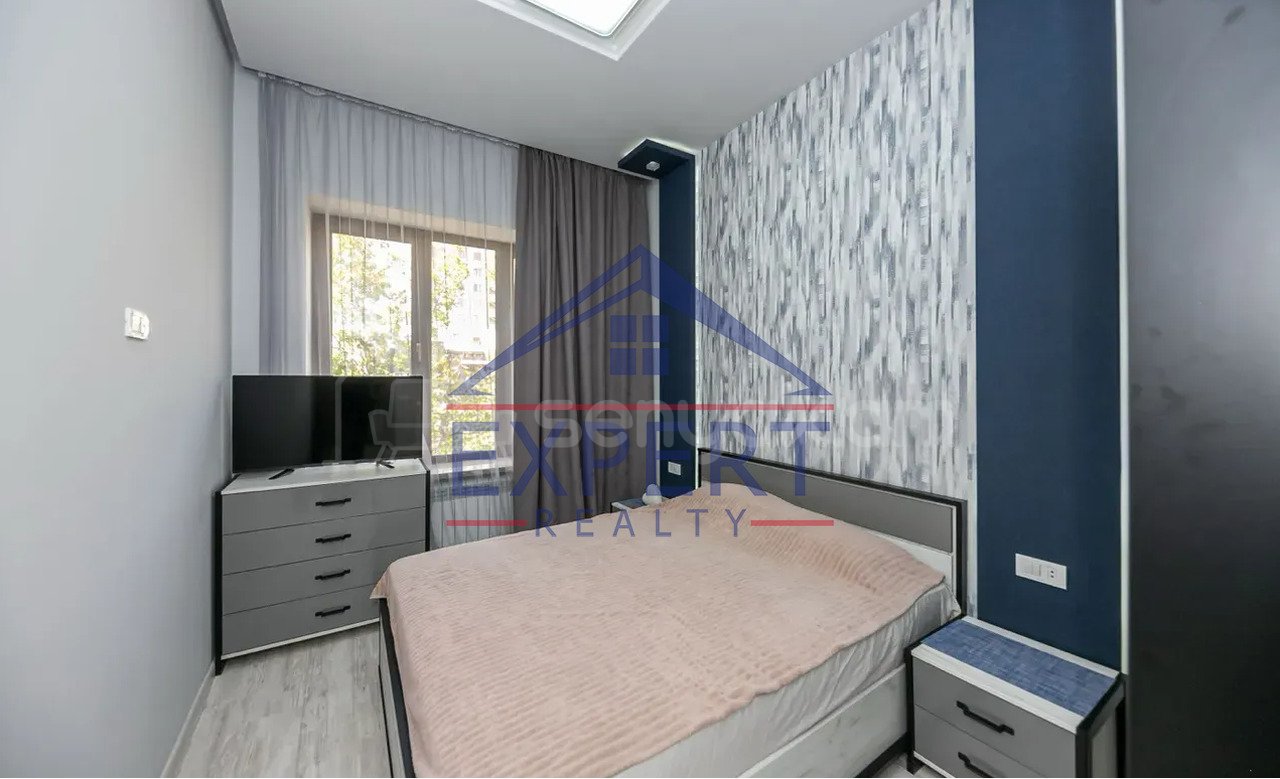 3 Սենյականոց Բնակարան Քարե Շենքում, 79քմ, 4/5 հարկ, Կապիտալ Վերանորոգված