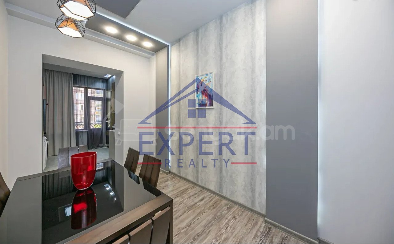 3 Սենյականոց Բնակարան Քարե Շենքում, 79քմ, 4/5 հարկ, Կապիտալ Վերանորոգված