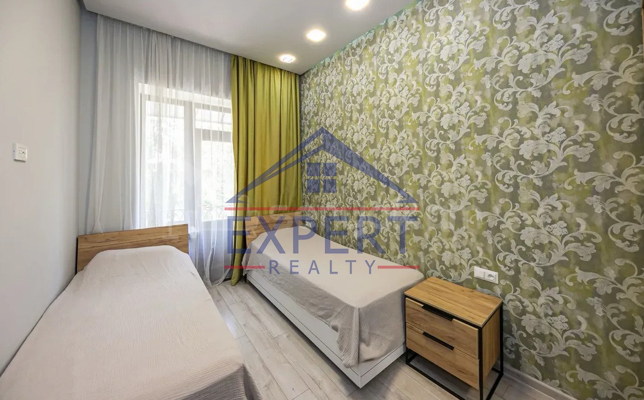 3 Սենյականոց Բնակարան Քարե Շենքում, 79քմ, 4/5 հարկ, Կապիտալ Վերանորոգված