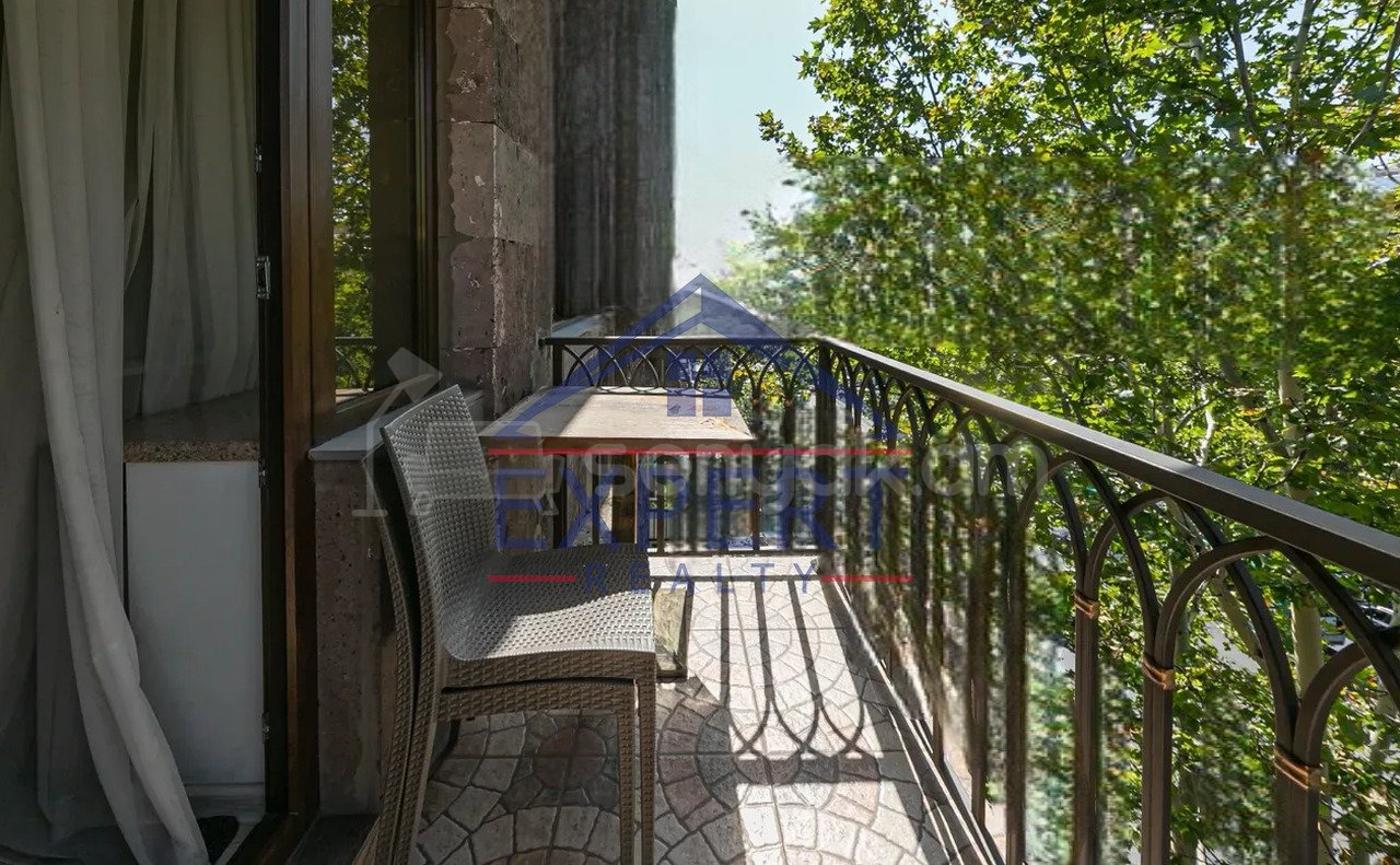 3 Սենյականոց Բնակարան Քարե Շենքում, 79քմ, 4/5 հարկ, Կապիտալ Վերանորոգված