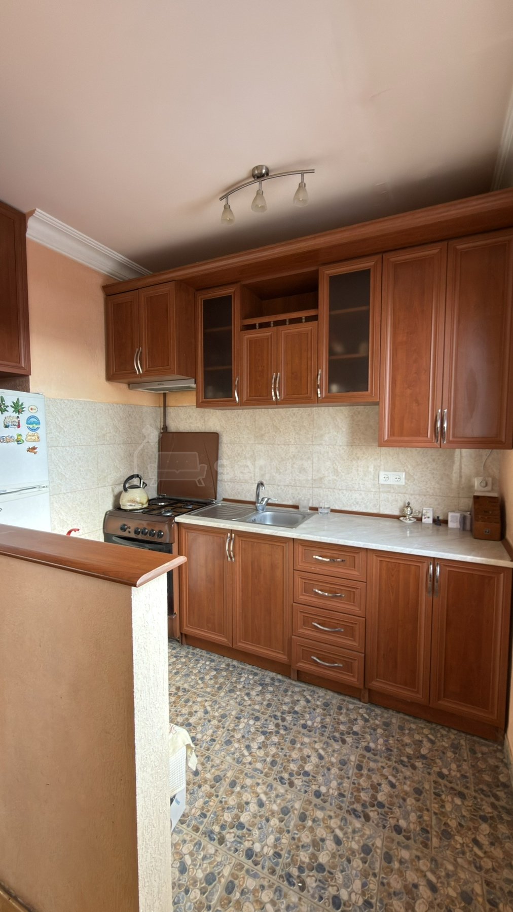 3 Սենյականոց Բնակարան Քարե Շենքում, 73քմ, 3/5 հարկ, Կապիտալ Վերանորոգված