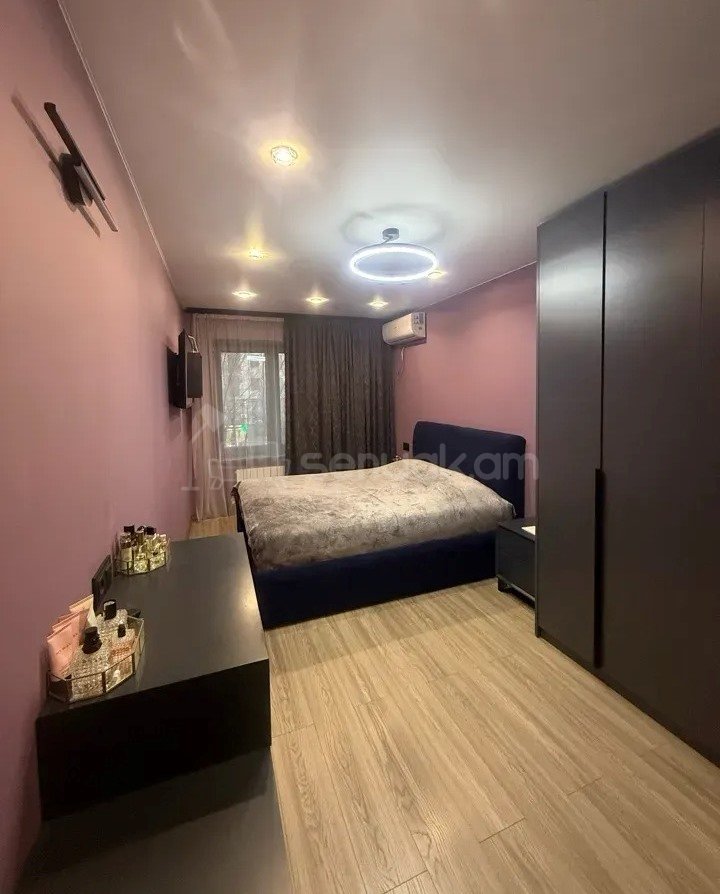 3 Սենյականոց Բնակարան Քարե Շենքում, 55քմ, 3/4 հարկ, Դիզայներական Վերանորոգված