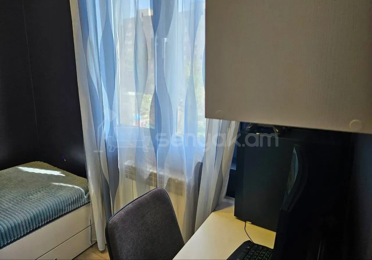 4 Սենյականոց Բնակարան Քարե Շենքում, 76քմ, 4/4 հարկ, Կապիտալ Վերանորոգված