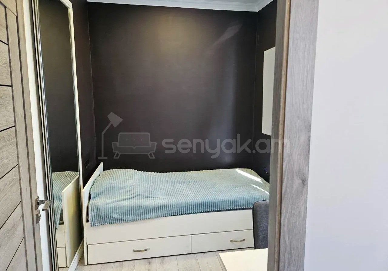 4 Սենյականոց Բնակարան Քարե Շենքում, 76քմ, 4/4 հարկ, Կապիտալ Վերանորոգված