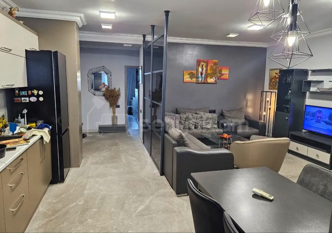 4 Սենյականոց Բնակարան Քարե Շենքում, 76քմ, 4/4 հարկ, Կապիտալ Վերանորոգված