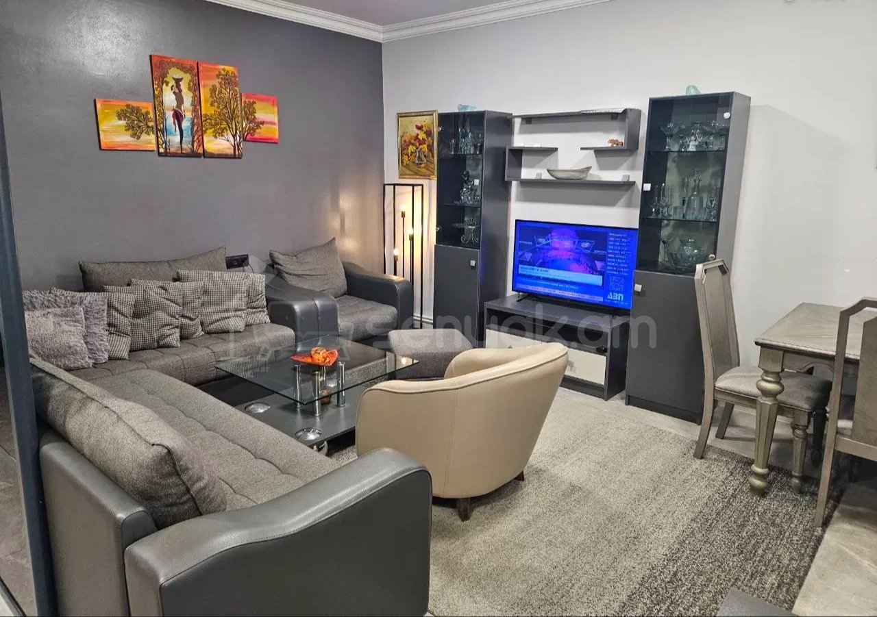 4 Սենյականոց Բնակարան Քարե Շենքում, 76քմ, 4/4 հարկ, Կապիտալ Վերանորոգված