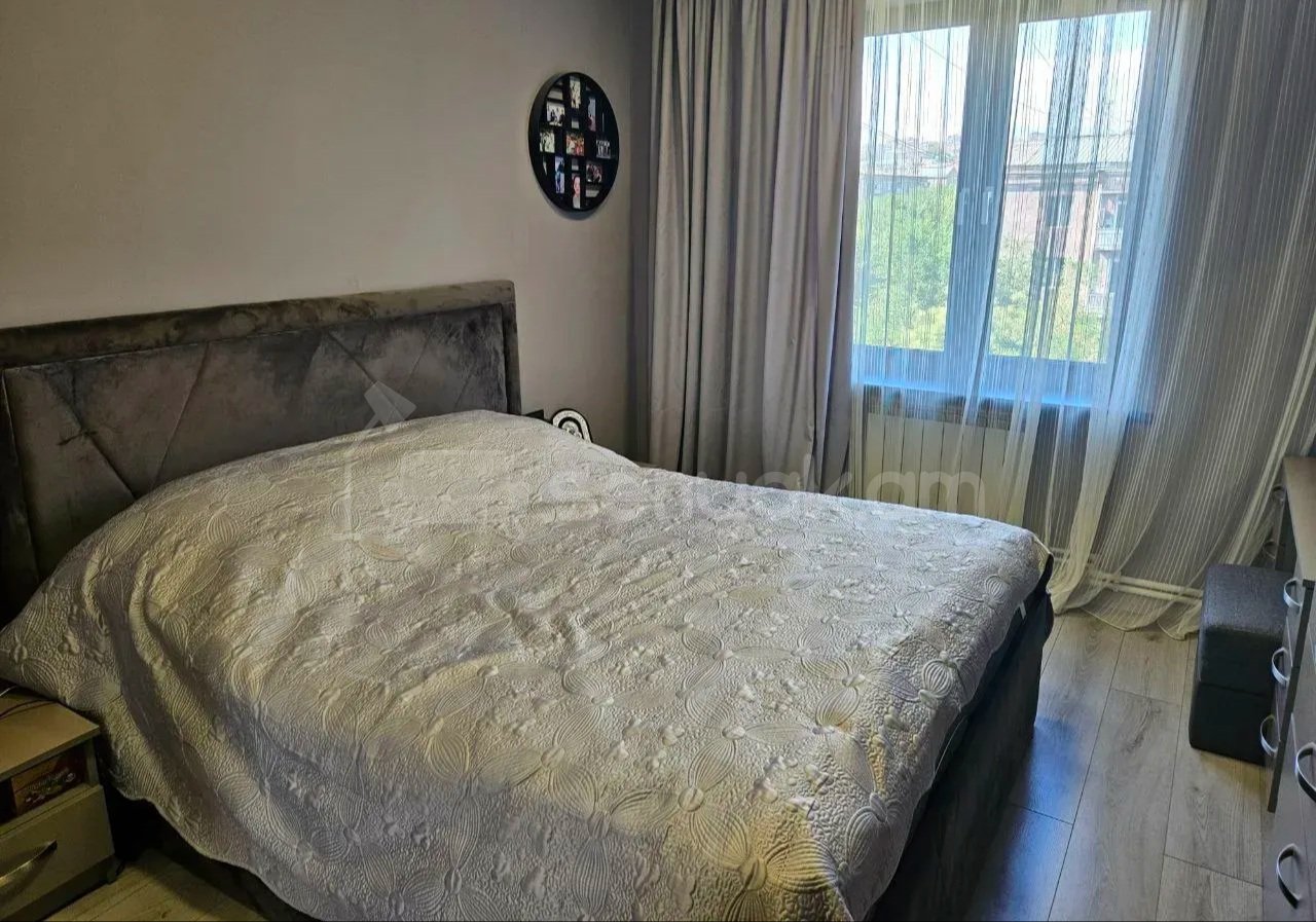 4 Սենյականոց Բնակարան Քարե Շենքում, 76քմ, 4/4 հարկ, Կապիտալ Վերանորոգված